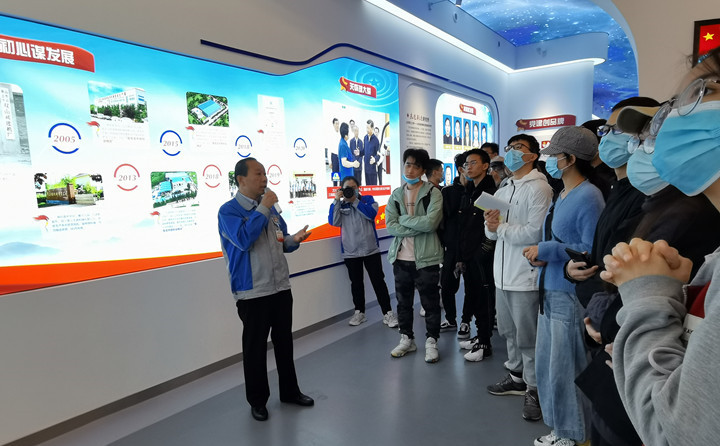 景书记从91免费黄色下载入口的品牌、企业理念、公司规模、全球布局等方面介绍了公司